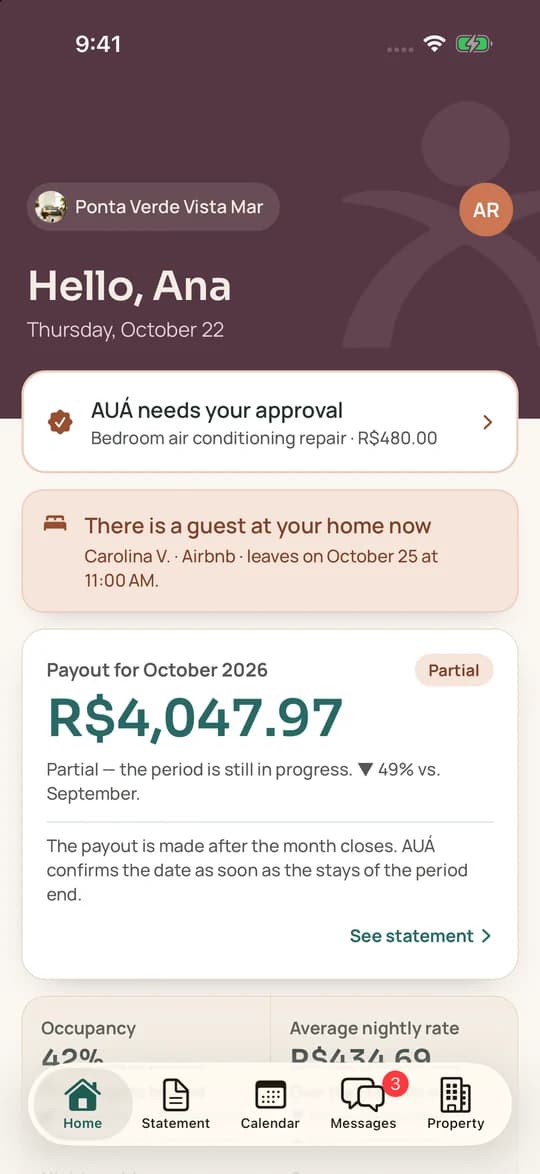 Home screen of the AUÁ app, showing this month's payout and who is staying at the property